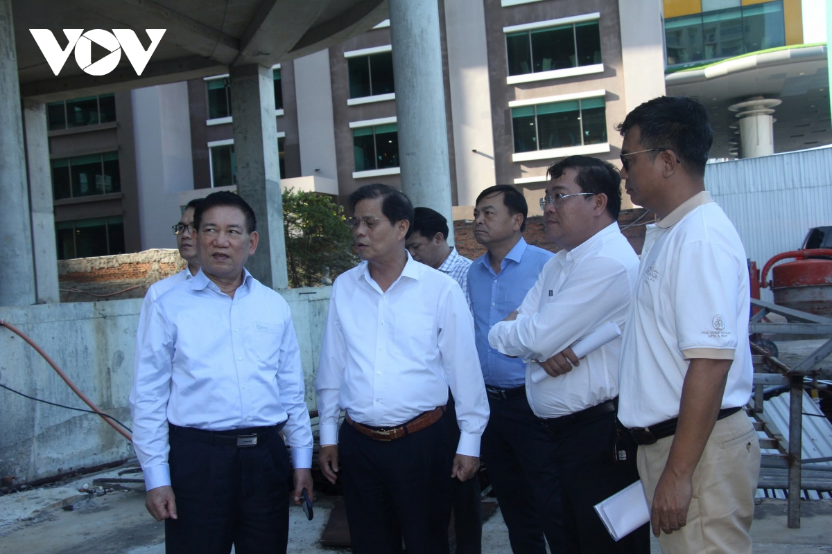 Phó Thủ tướng Hồ Đức Phớc thị sát các dự án vướng mắc tại tỉnh Khánh Hòa